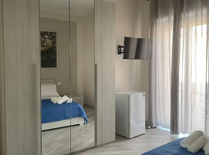 Oda ve Kahvaltı Eden Scafati